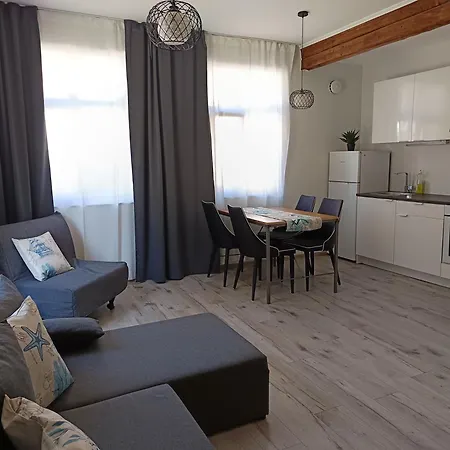 Kooli 27 , Apartamento Pärnu