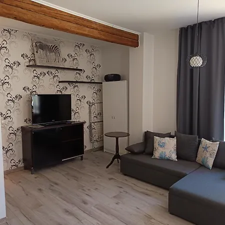 Kooli 27 , Pärnu